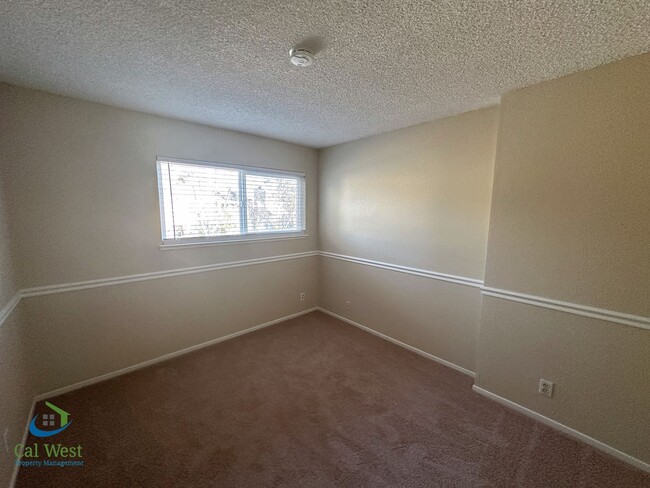 Building Photo - $3750 - Remodeled  3 Bed/2.5 Bath Townhome...