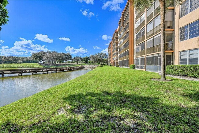 Building Photo - 3001 W Rolling Hills Cir