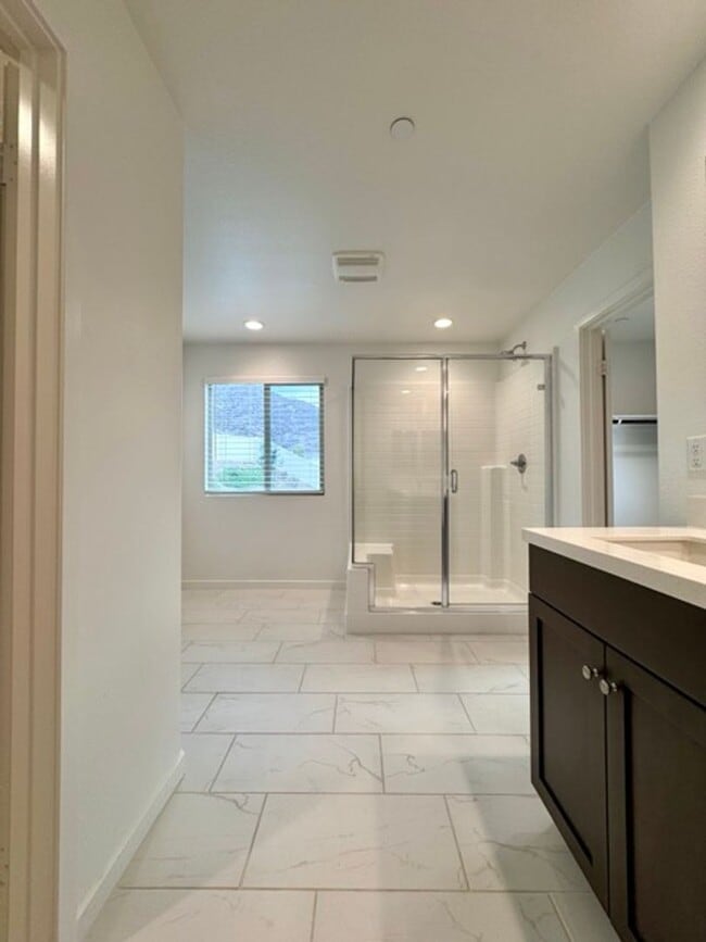Building Photo - Spacious 4 Bedroom Home for Lease in Winch...