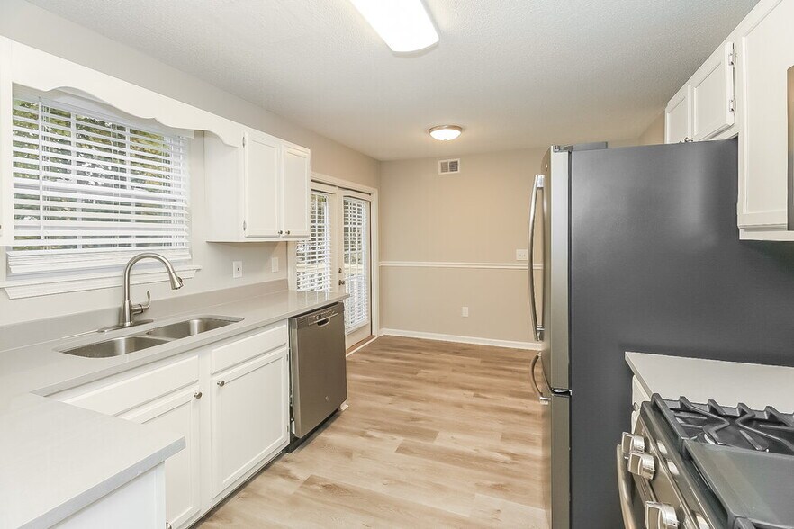 Building Photo - 4379 Yellow Rose Dr