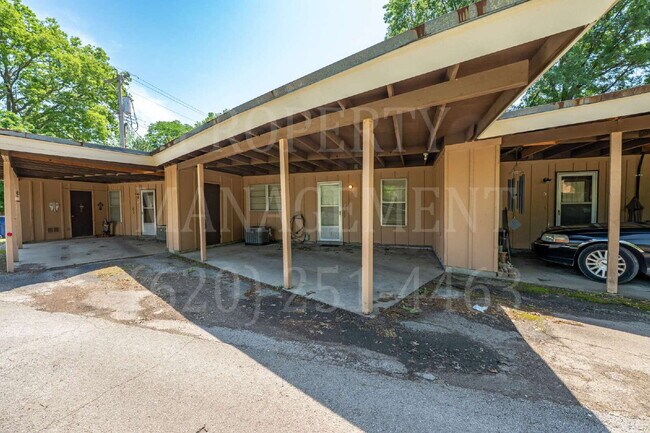 Building Photo - Charming 2-Bedroom Oasis in the Heart of Coffeyville