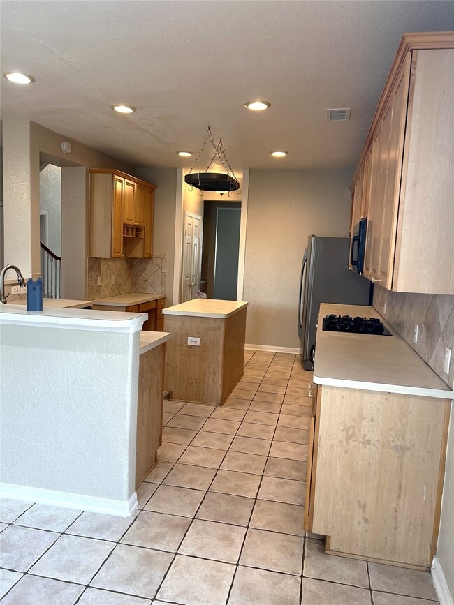 Building Photo - 14210 Meadow Estates Ln