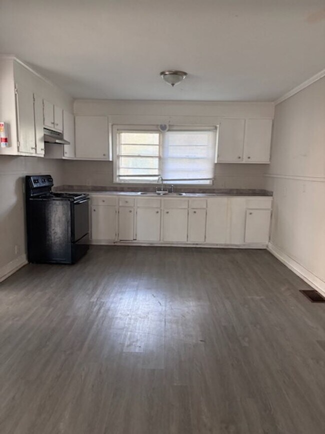 Building Photo - 3230 Rosemary Ave