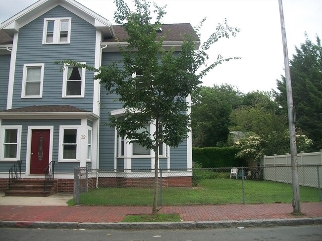 Primary Photo - 32 Magazine St