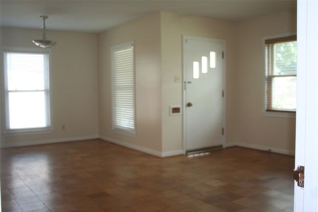 Building Photo - 7518 El Rancho St