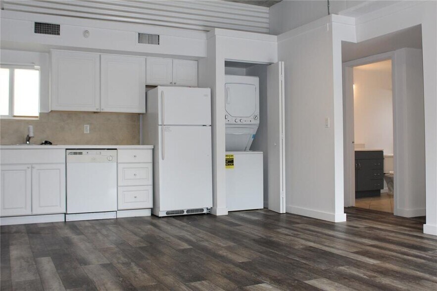Building Photo - 1255 NE 128th St
