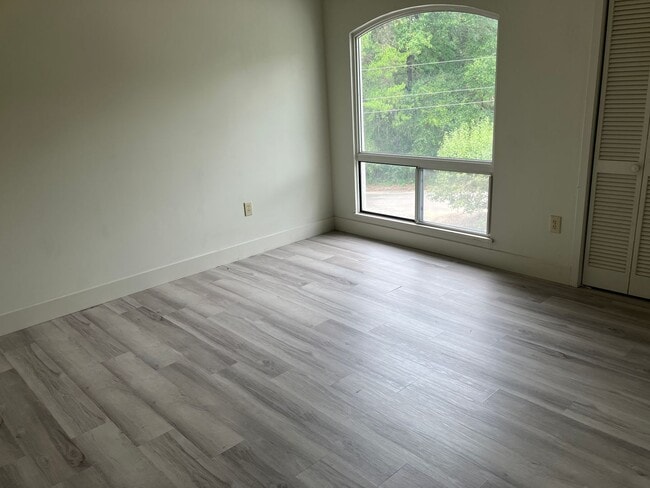 Building Photo - 2 bedroom 2.5 bathroom in Calabash