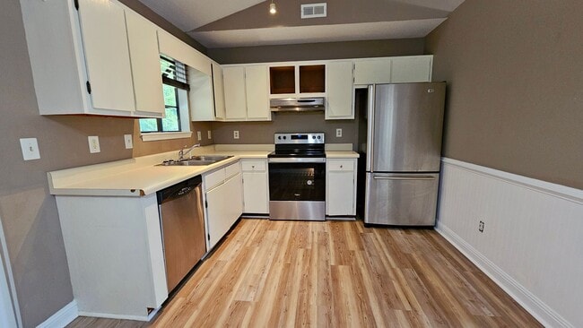 Building Photo - 3 BR 2 BA Summersill Estates