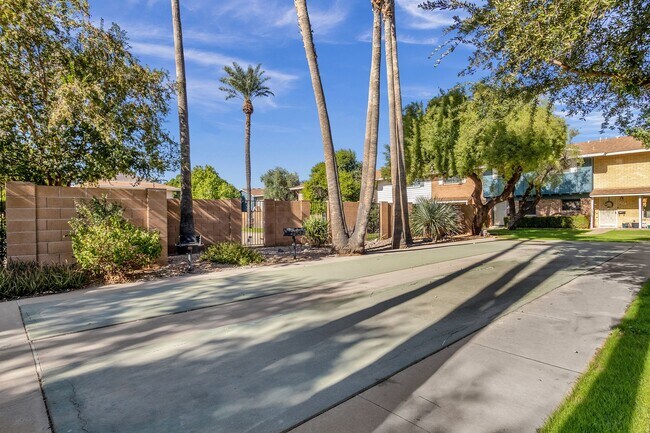 Building Photo - 6165 N Granite Reef Rd