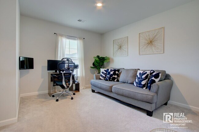 Building Photo - 214 Honey Horn Dr