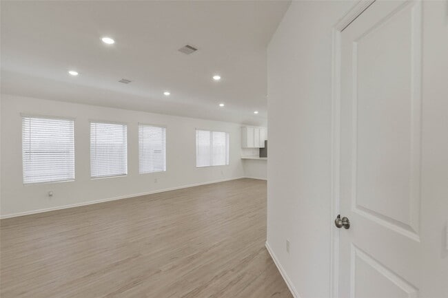 Building Photo - 1935 Barrett Gables Dr