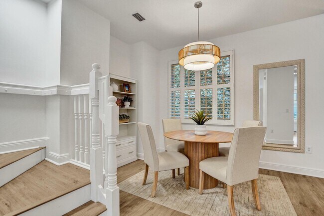 Building Photo - 642 NW 38th Cir