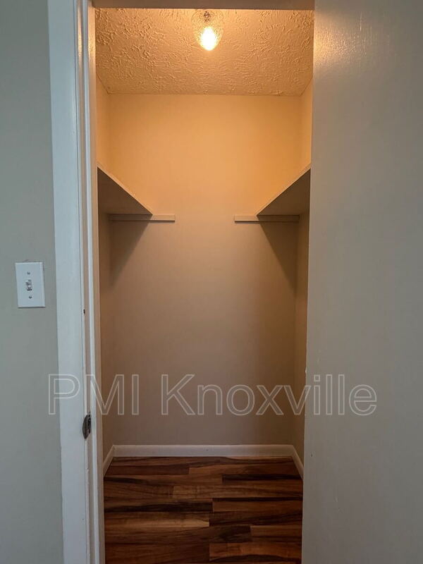 Building Photo - 4100 Abercorn Rd