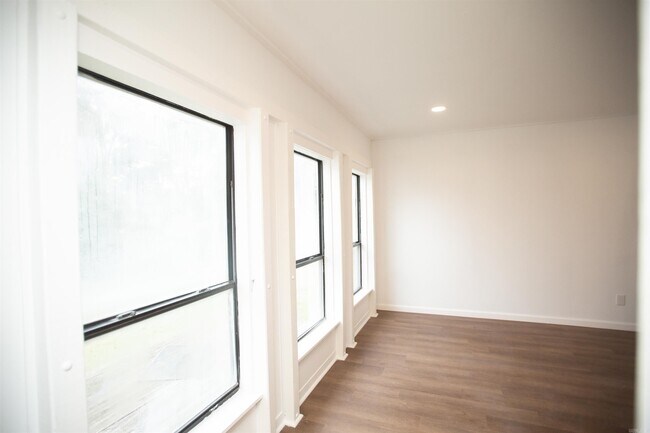 Building Photo - 13118 Old River Dr