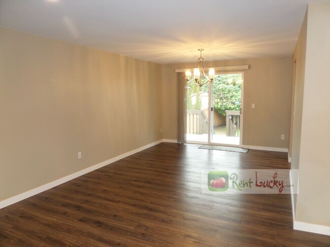 Building Photo - Stunning and LARGE Remodeled 3-Bedroom Hom...