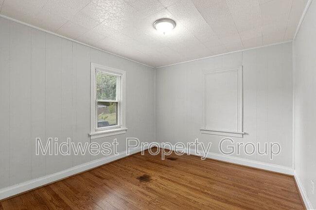 Building Photo - 3417 Eminence Blvd