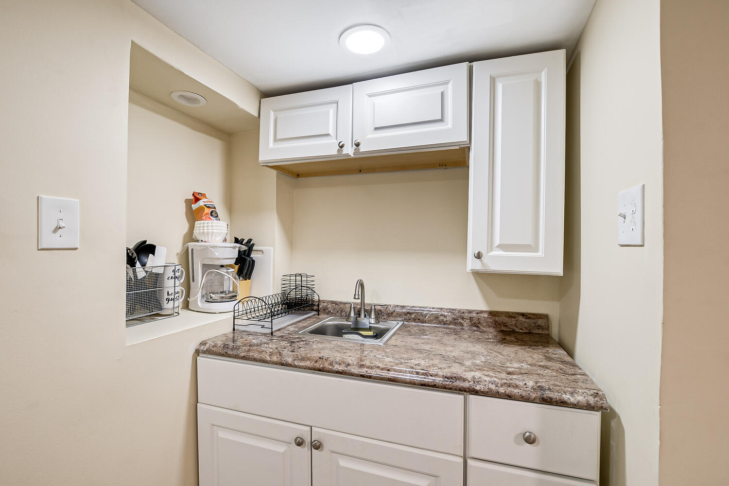 Building Photo - 46 Van Houten Ave