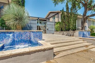 Building Photo - 10211 Regal Oaks Dr