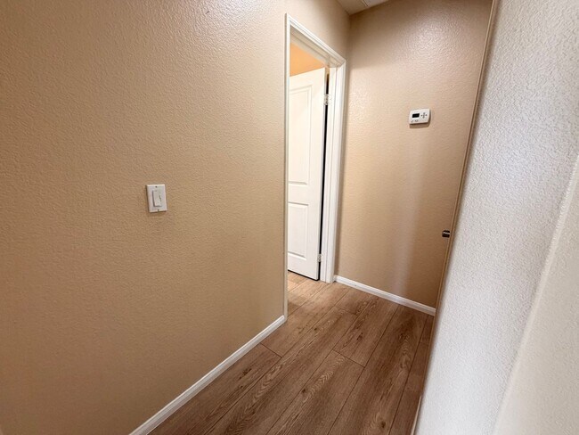 Building Photo - 1729 Cripple Creek Dr
