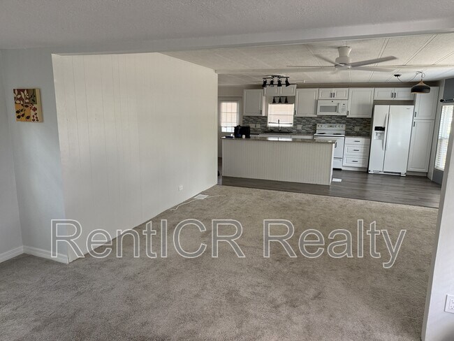 Building Photo - 245 Lake Tarpon Dr