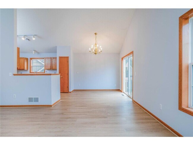 Building Photo - 916 Parkside Blvd