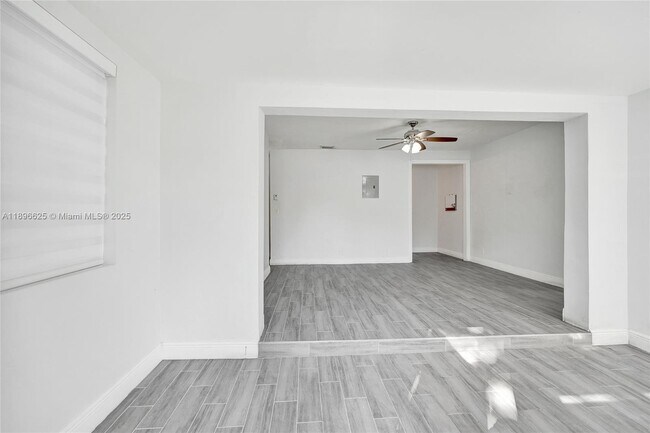 Building Photo - 119 SW 22nd Ave