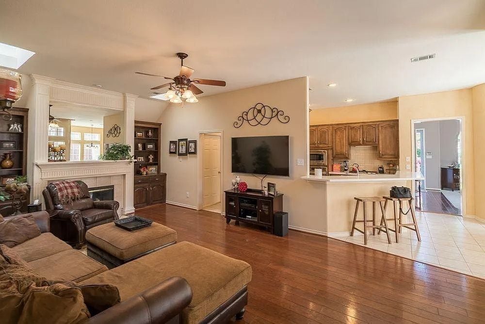 Living area - 2708 Mum Dr