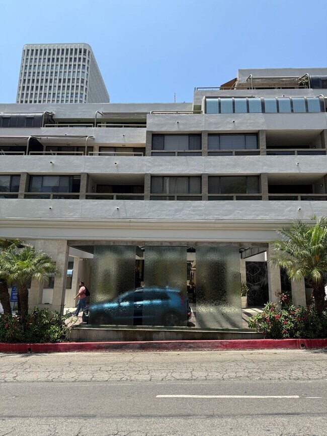 Building Photo - 2bed 2bath in the Heart of Los Angeles