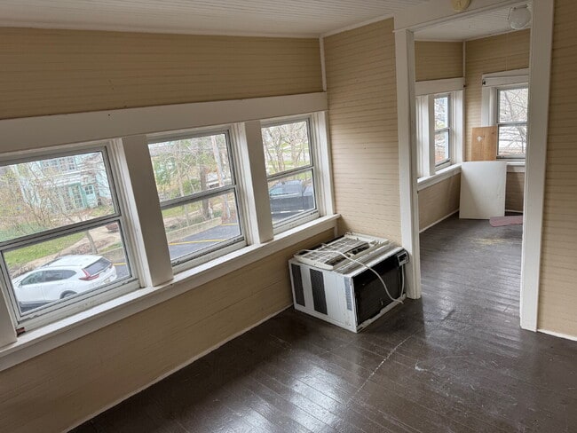 Building Photo - For Rent: 2-Bedroom Apartment | Downtown Hastings