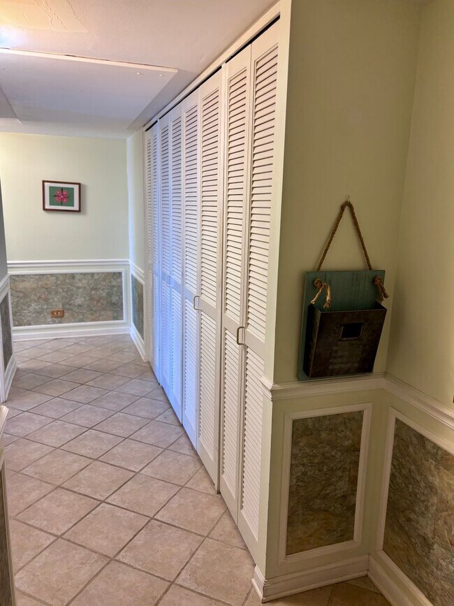 Building Photo - Available Now | 2 Bedroom, 2 bathroom, 1 a...