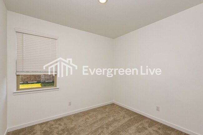 Building Photo - 1220 Dragon Wy