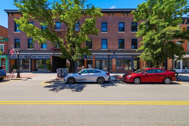 Building Photo - 201 Main St