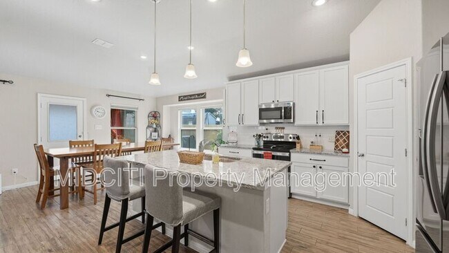 Building Photo - 1116 RIVER WOOD