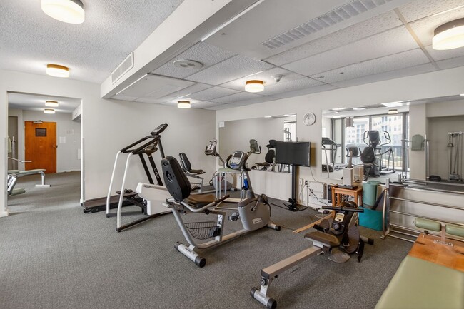 Building Photo - Stunning Condo With Exclusive Bay Views!