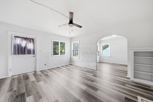 Building Photo - 4530 E 6th St