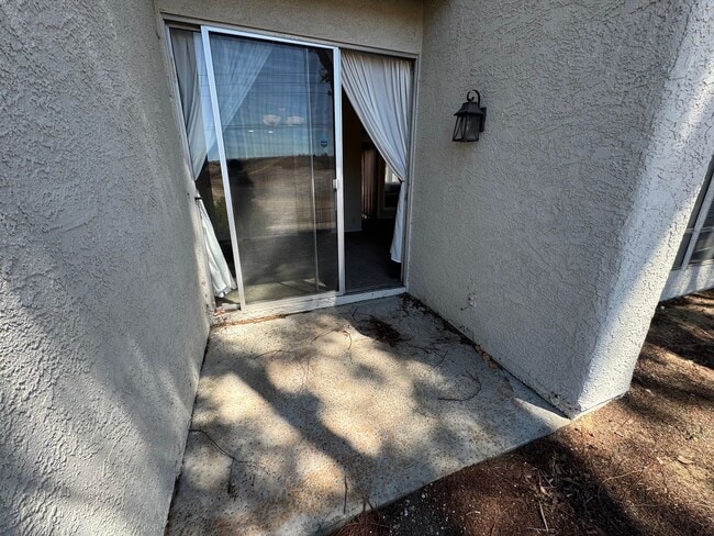 Building Photo - 2 Bedroom 1 Story Town Home