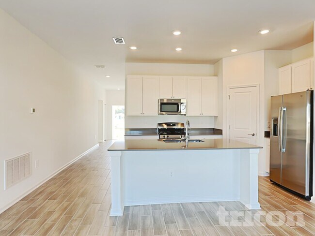 Building Photo - 9496 Revere Ave