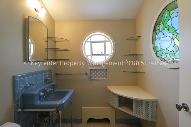 Building Photo - 1426 E 32nd Pl