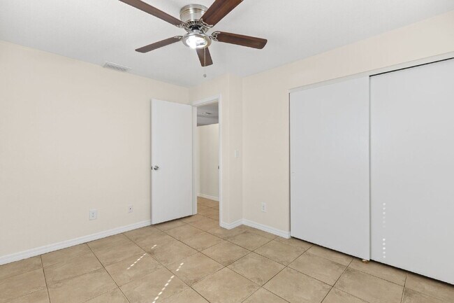 Building Photo - "Charming 3-Bed, 2-Bath Gem in St. Petersb...