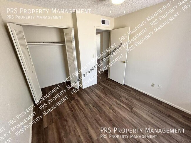 Building Photo - 3226 N Sycamore Pl