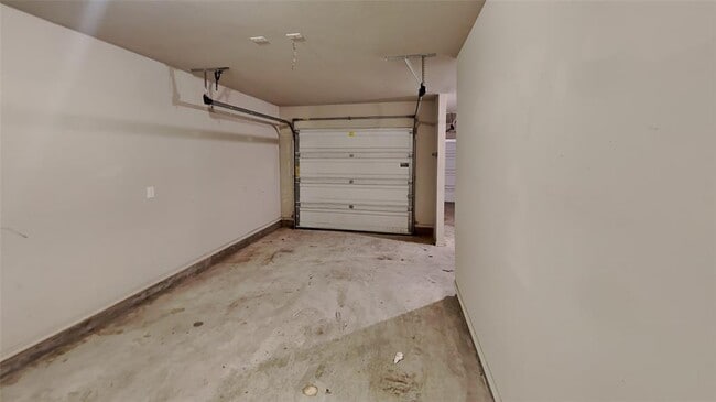 Building Photo - 5720 St James Pl