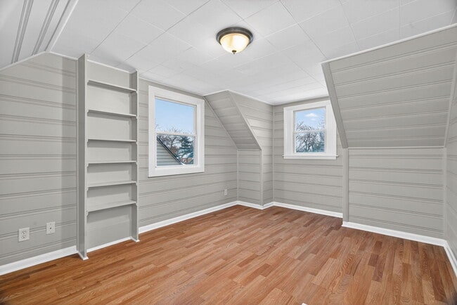 Building Photo - 106 164th St