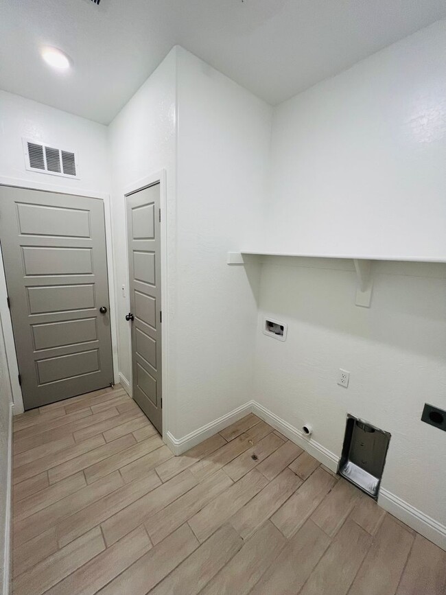 Building Photo - Beautiful Lennar 4-Bedroom Home with Resor...