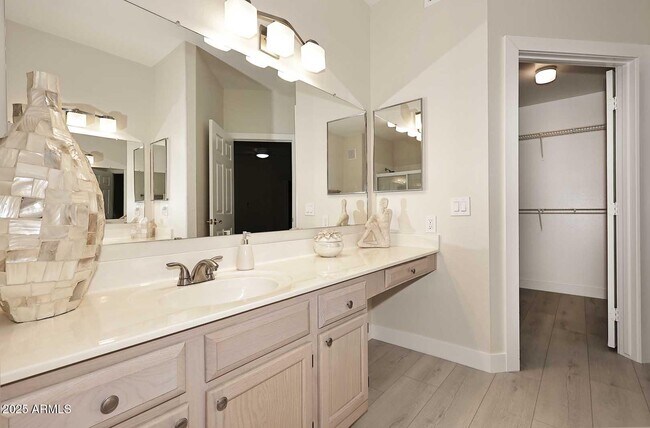 Building Photo - 15050 N Thompson Peak Pkwy