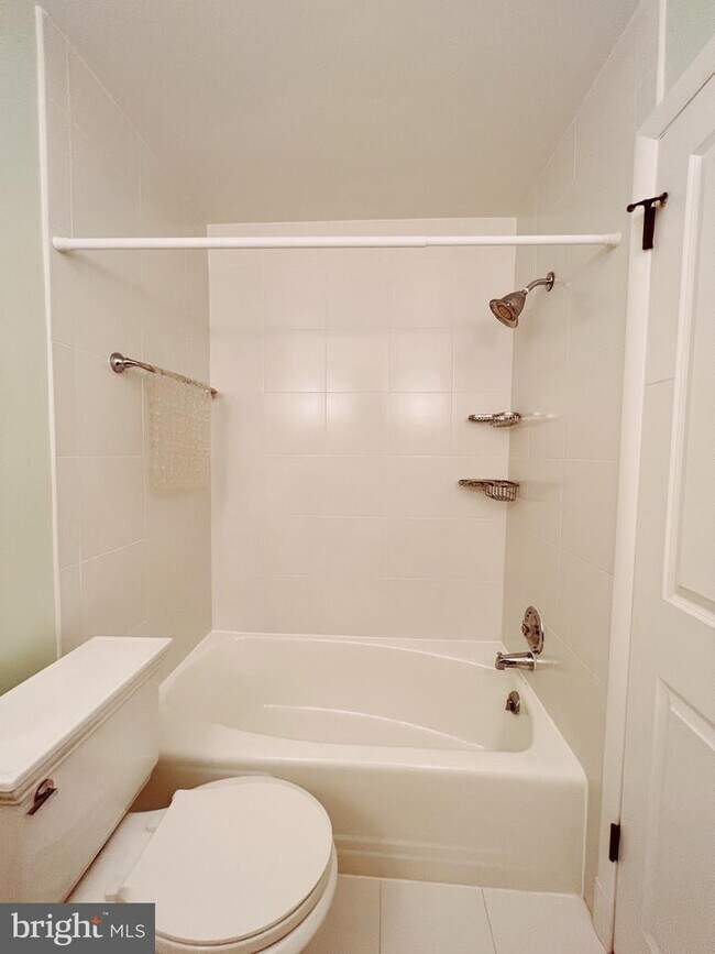 Building Photo - 6425 Noble Dr