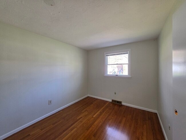 Building Photo - 196 Manzella Ct