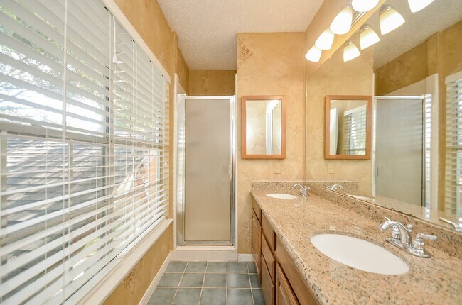 Building Photo - 8310 Hot Springs Dr