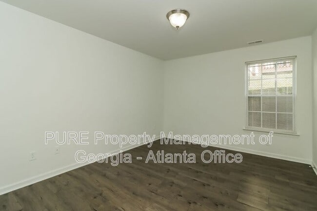 Building Photo - 1702 Stonehaven Cir