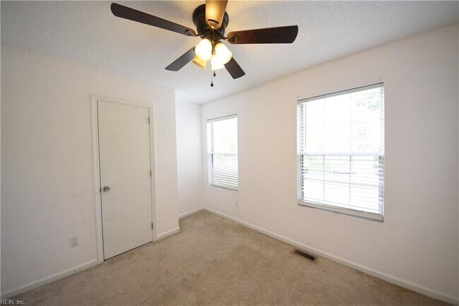 Building Photo - 1549 River Creek Crescent