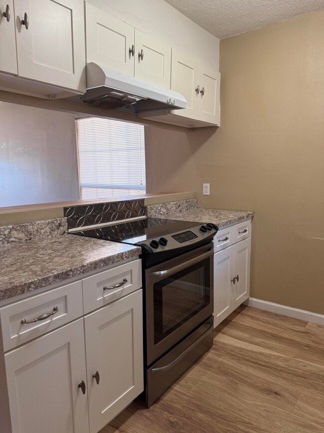 Building Photo - 607 W Sunset Blvd